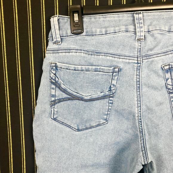 Women Lee Riders Size 10M Regular Fit Midrise Light Blue Capri Jeans Approx 32in - Picture 4 of 8